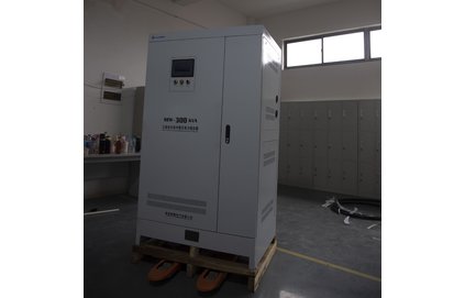 三相大功率補償式穩(wěn)壓器