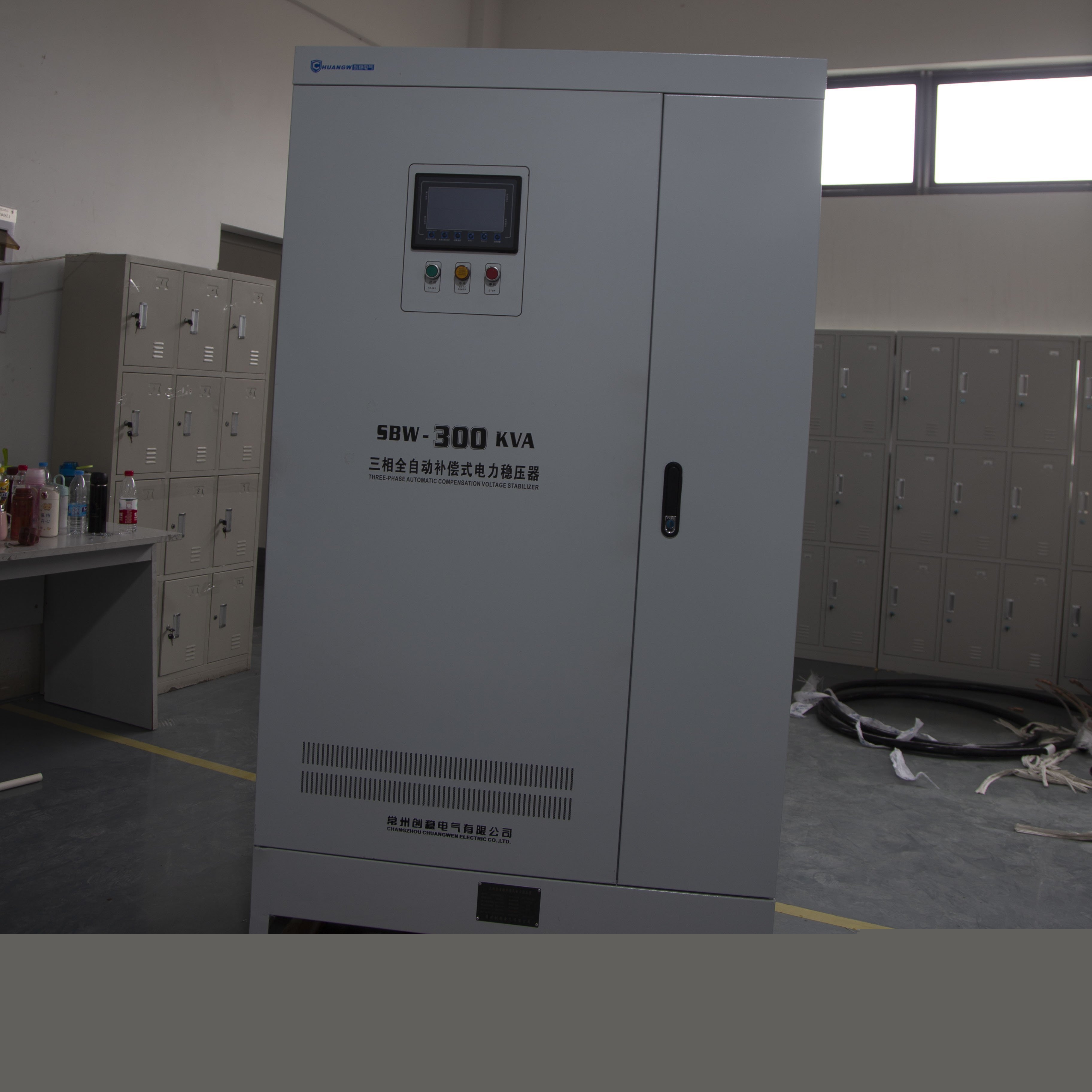 三相電壓穩壓器